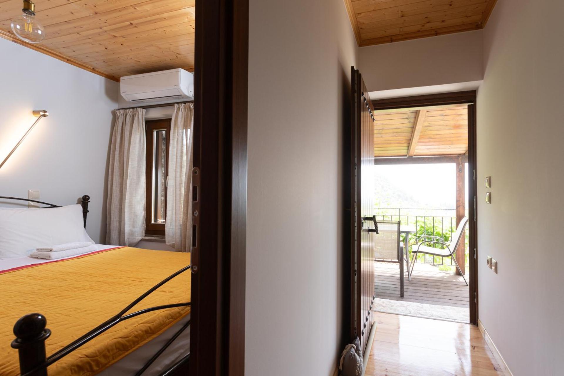 To Spiti Sto Castro Apartment นาฟปาคตอส ภายนอก รูปภาพ
